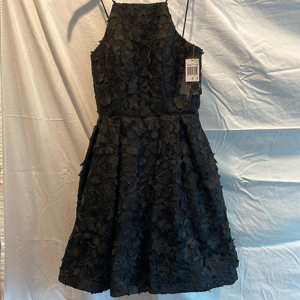 Black sleeveless party dress